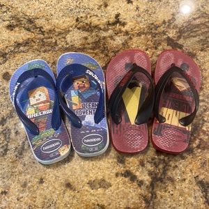 Two pairs toddler Havaianas.